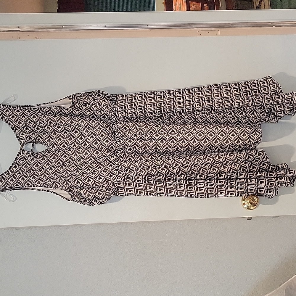 Patterned Dress - Picture 2 of 3